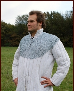 La cotta di maglia è un tipo di armatura a veste formata da anelli in  ferro (v. maglia di ferro), anticamente utilizzata pe…